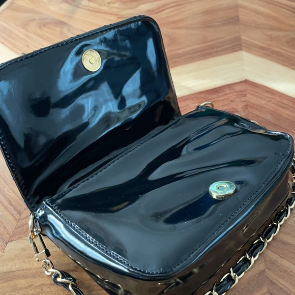 Black patent evening bag with gold accents 🌟 - Picture 10 of 15